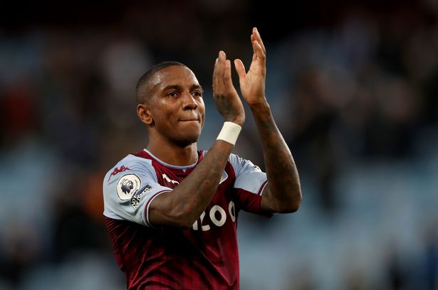 Ashley Young, ex capitana del Manchester United, ficha por el Everton